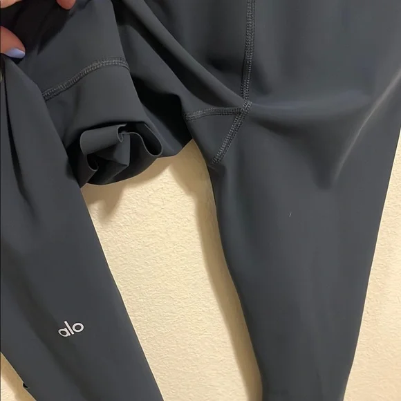 Alo High Waist Dark Grey Warrior Leggings Size Small - Picture 11 of 11